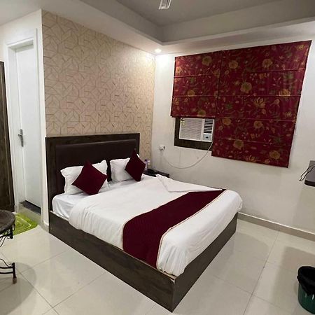 Hotel O Alpha Stay New Delhi Buitenkant foto