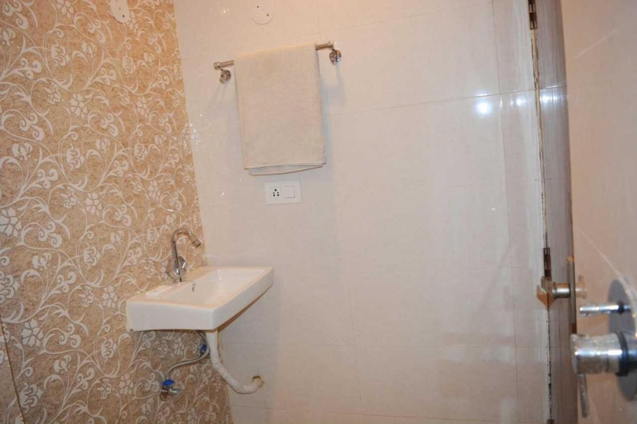 Hotel O Alpha Stay New Delhi Buitenkant foto